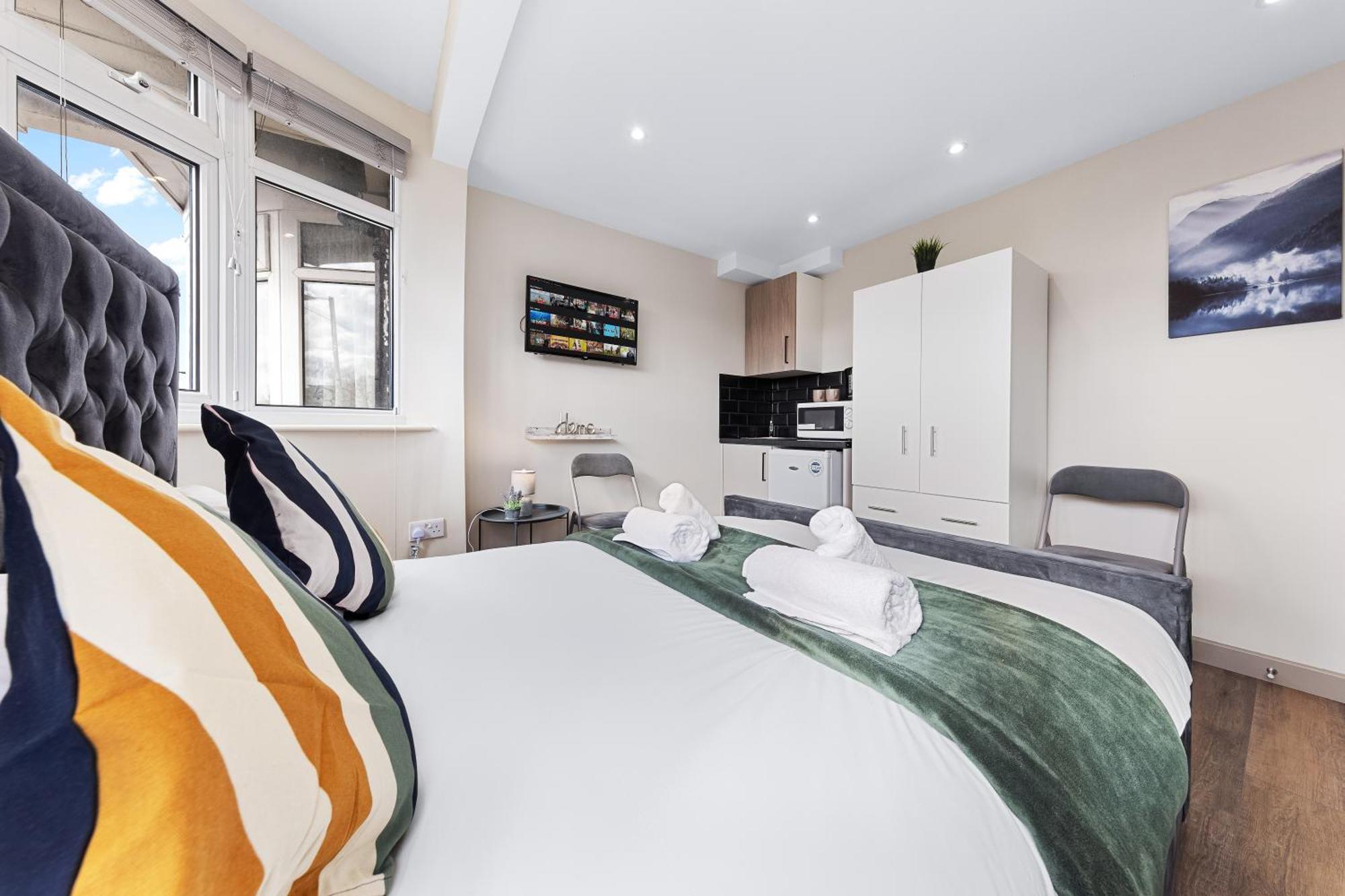 Serviced Ensuite Modern Studio - Sleeps 2 - Near Wembley Stadium - Good Transport Link To Central London - Harrow Ha3 Hatch End Eksteriør billede