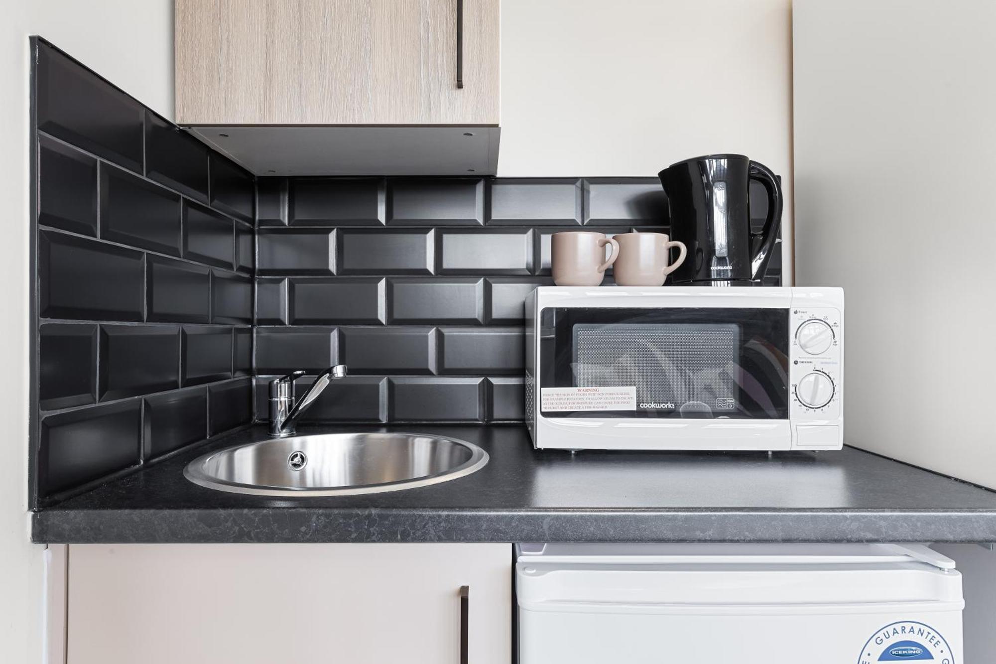 Serviced Ensuite Modern Studio - Sleeps 2 - Near Wembley Stadium - Good Transport Link To Central London - Harrow Ha3 Hatch End Eksteriør billede