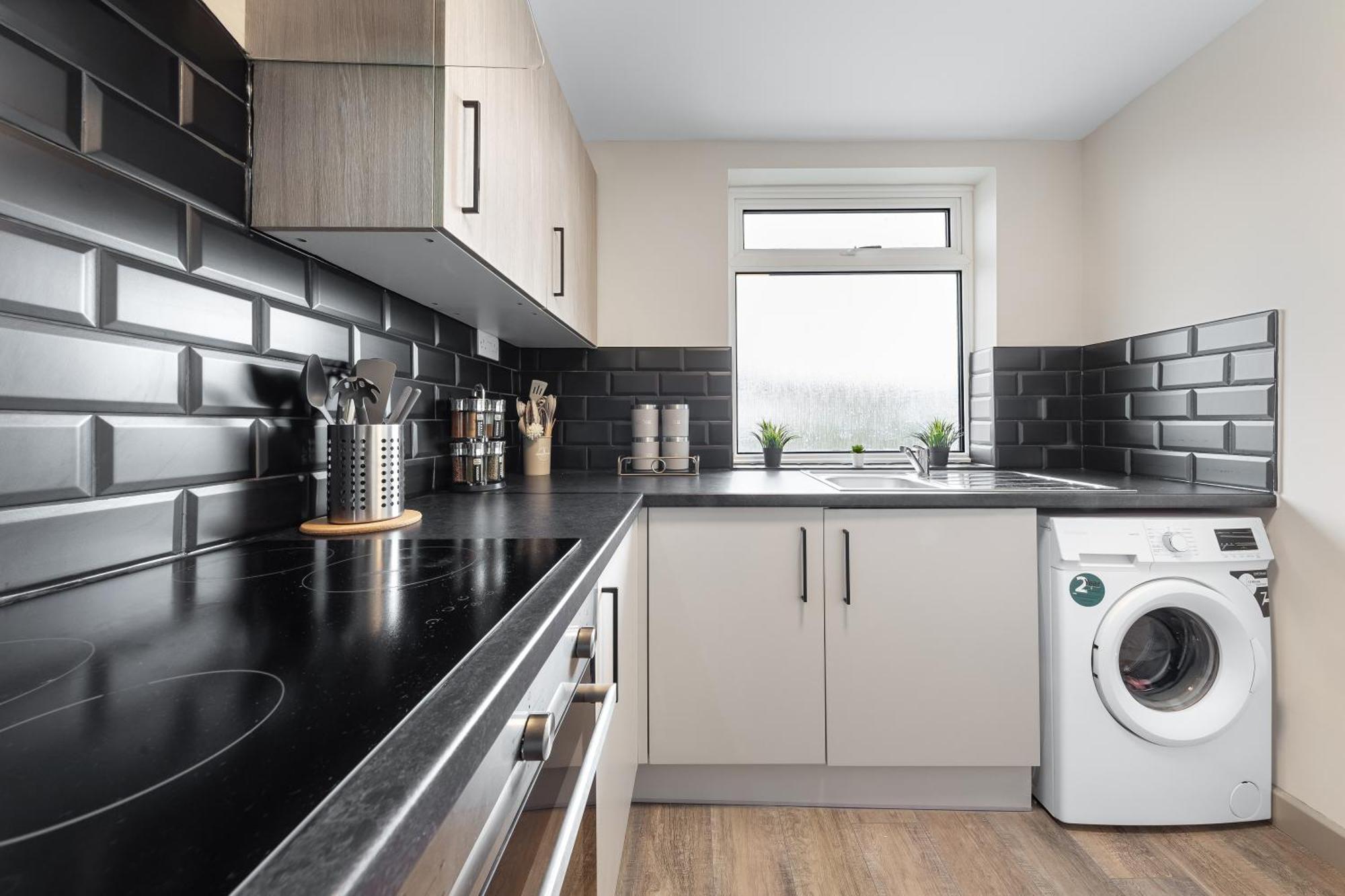 Serviced Ensuite Modern Studio - Sleeps 2 - Near Wembley Stadium - Good Transport Link To Central London - Harrow Ha3 Hatch End Eksteriør billede