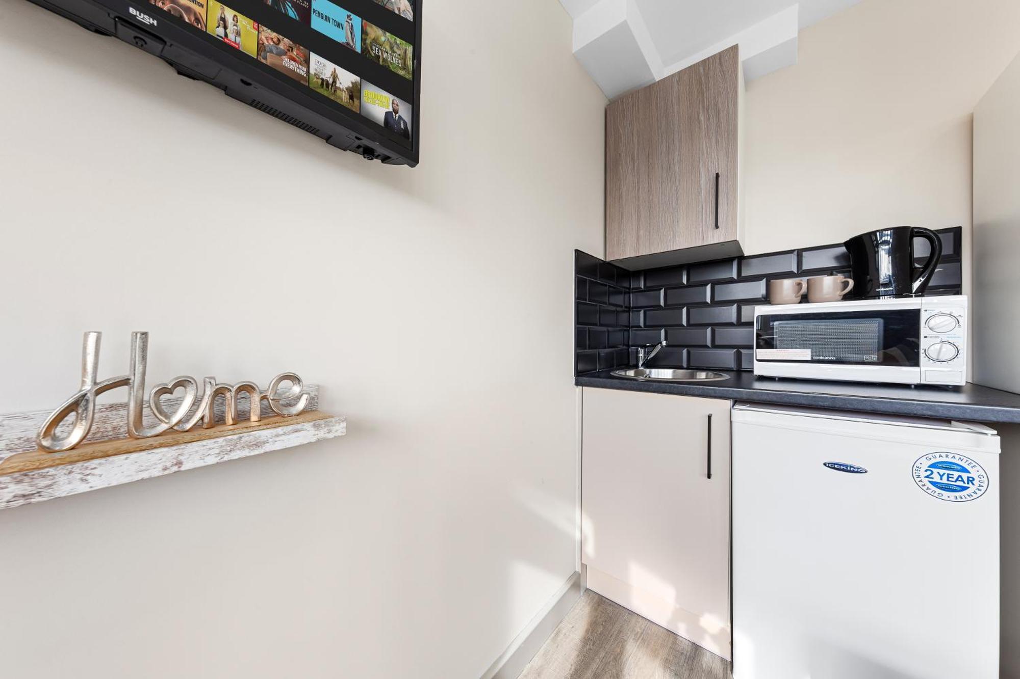 Serviced Ensuite Modern Studio - Sleeps 2 - Near Wembley Stadium - Good Transport Link To Central London - Harrow Ha3 Hatch End Eksteriør billede
